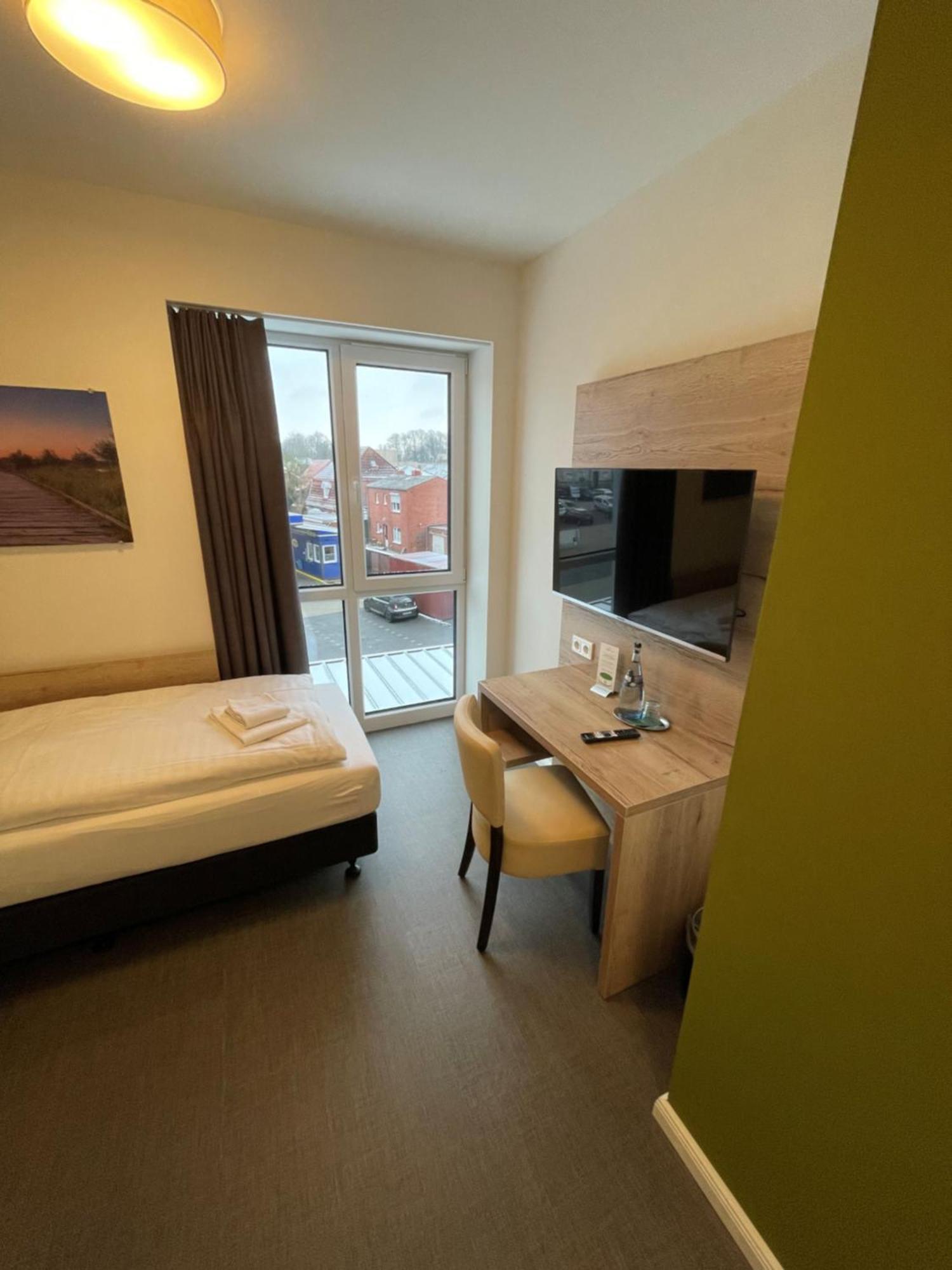 Hotel Am Pferdemarkt Aurich Bagian luar foto